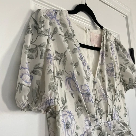 Gal Meets Glam Cassidy Cream Maxi Dress with Lavender Floral Print
